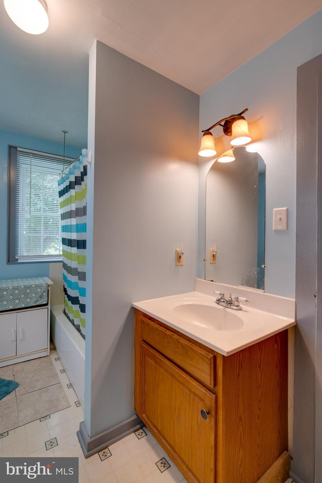 433 Ashville Road Oxford, PA 19363 - Photo 20 of 33 Bathroom View