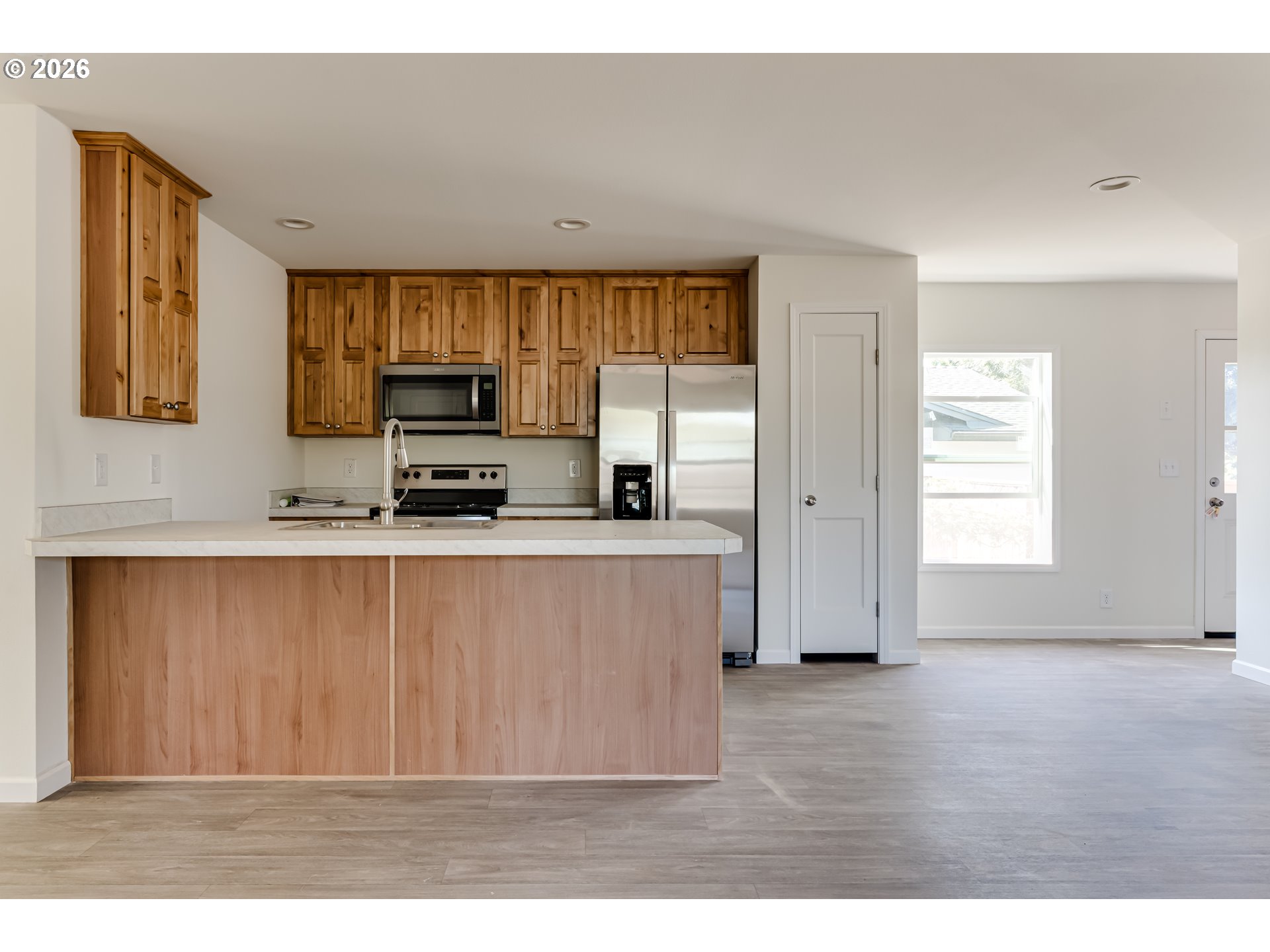 401 South 52nd Street Springfield, OR 97478 - Photo 5 of 31 Gallery Image 5