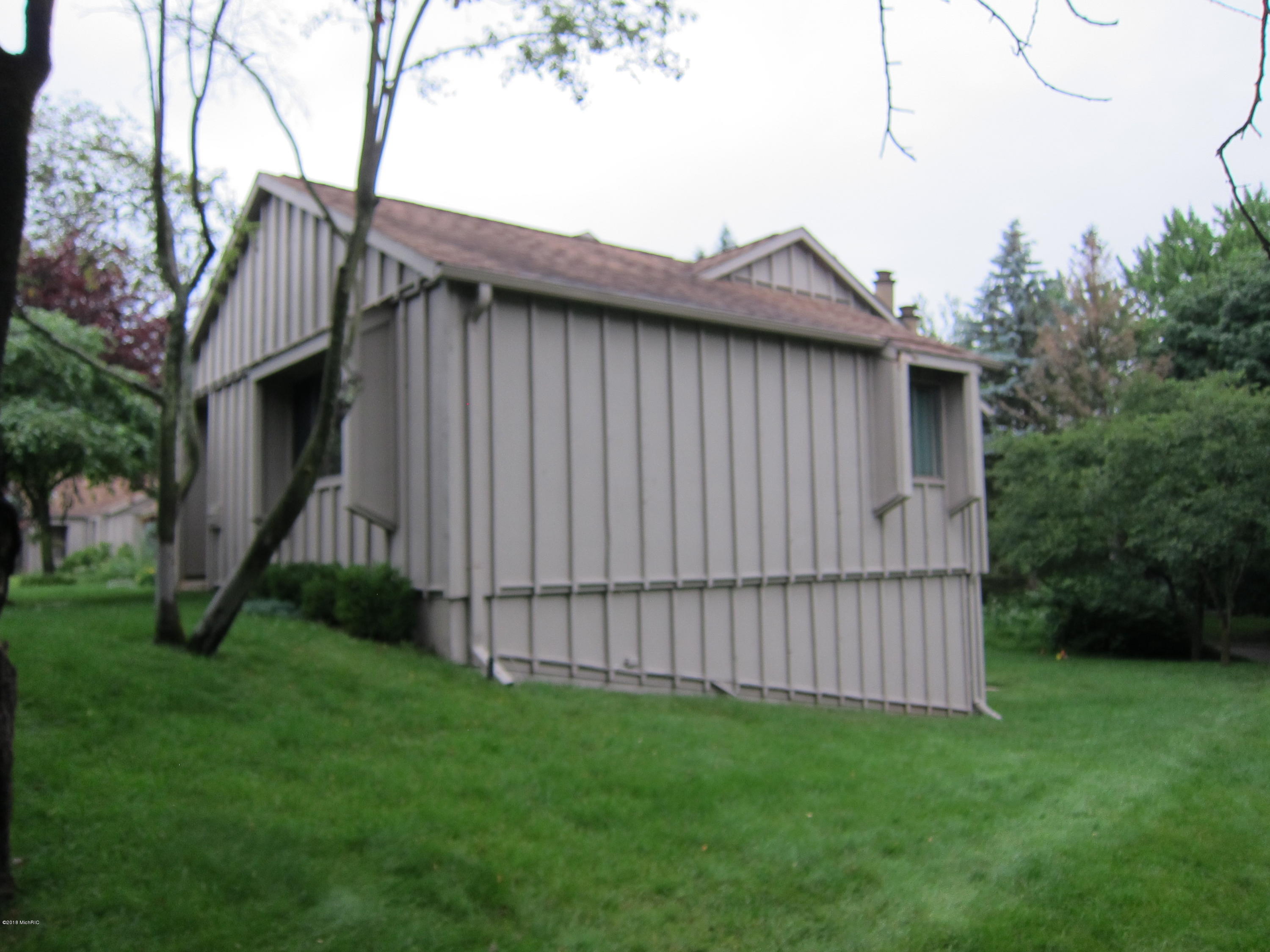3752 Cedaridge Road Kalamazoo, MI 49008 - Photo 3 of 14 IMG_4946