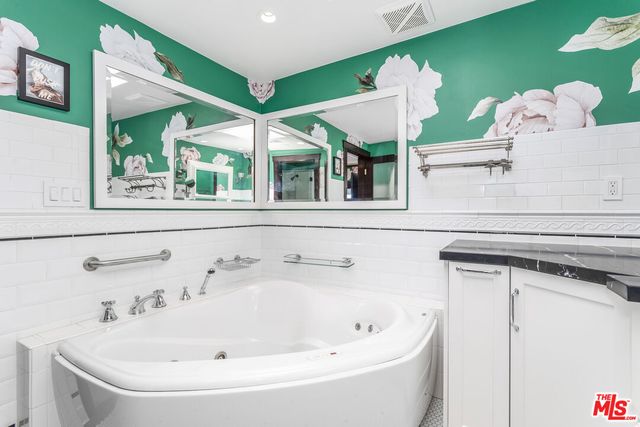 $5,900 | 8550 Holloway Drive, Unit 402, West Hollywood, CA 90069