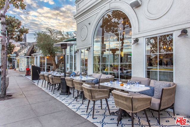 $5,900 | 8550 Holloway Drive, Unit 402, West Hollywood, CA 90069