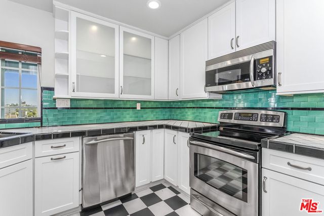 $5,900 | 8550 Holloway Drive, Unit 402, West Hollywood, CA 90069