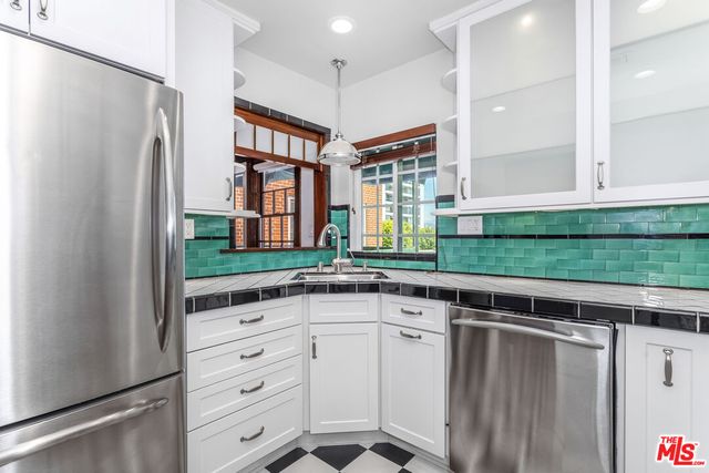 $5,900 | 8550 Holloway Drive, Unit 402, West Hollywood, CA 90069