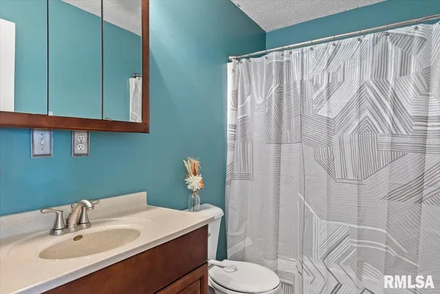 $164,900 | 14077 St Joseph Road, Athens, IL 62613