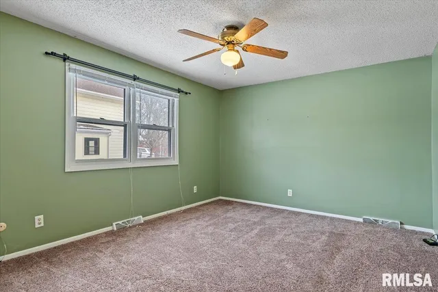 $164,900 | 14077 St Joseph Road, Athens, IL 62613