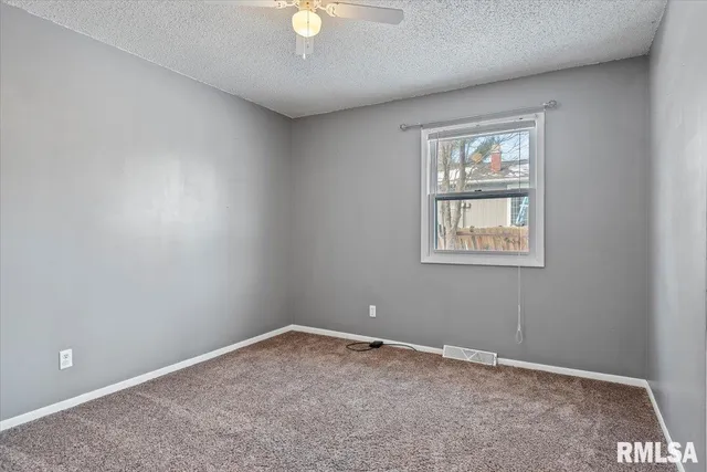 $164,900 | 14077 St Joseph Road, Athens, IL 62613