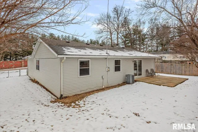 $164,900 | 14077 St Joseph Road, Athens, IL 62613