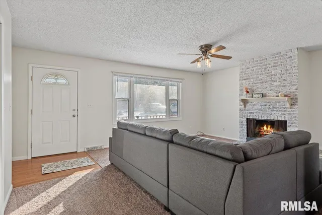 $164,900 | 14077 St Joseph Road, Athens, IL 62613