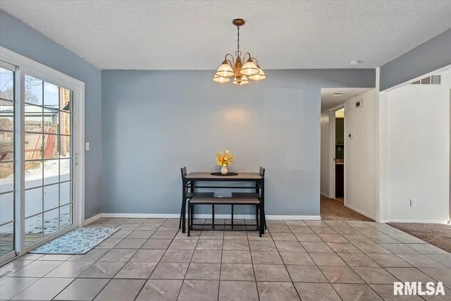 $164,900 | 14077 St Joseph Road, Athens, IL 62613