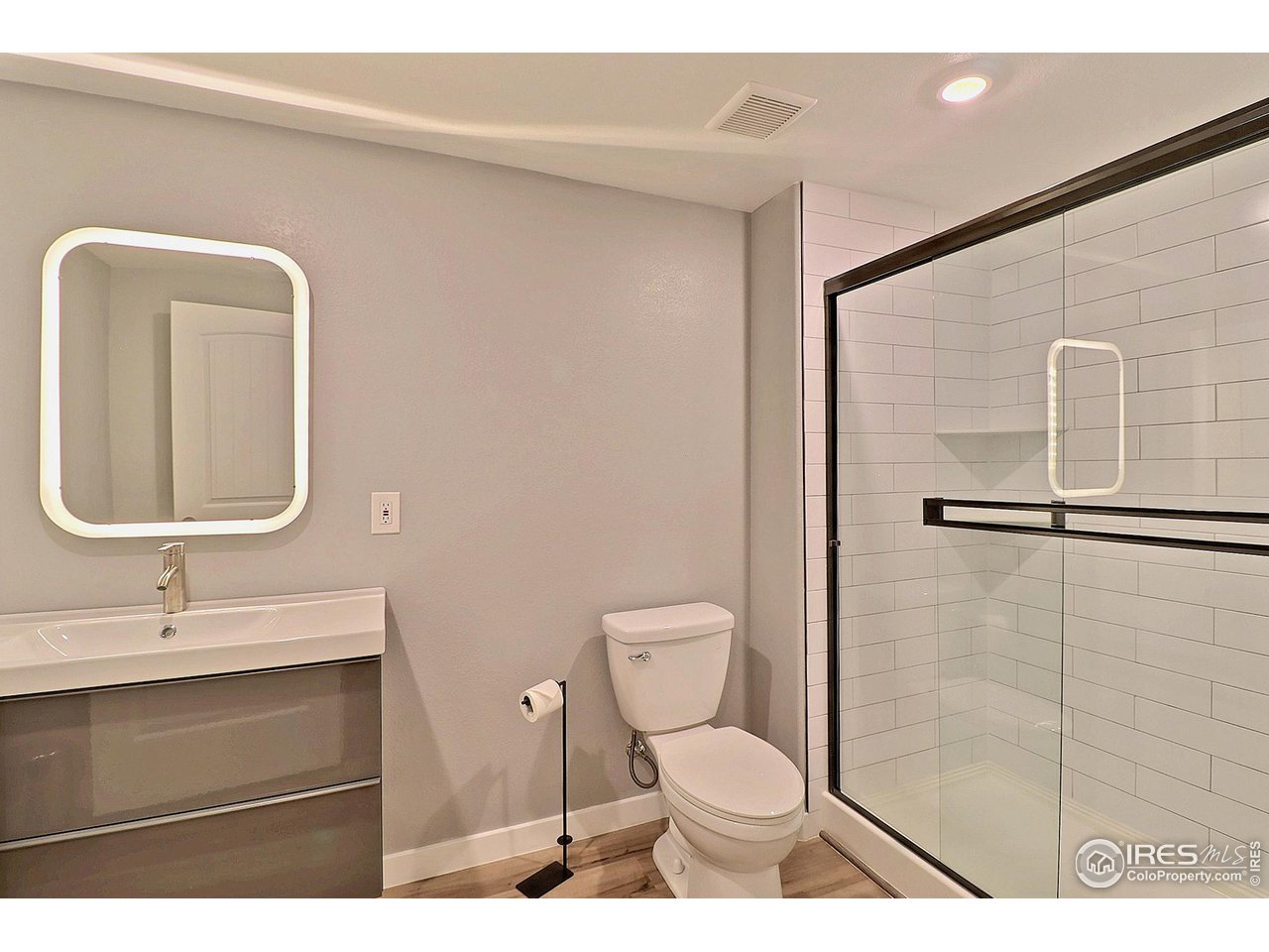6801 West 34th St Road Greeley, CO 80634 - Photo 35 of 40 a bathroom with a toilet a sink and mirror