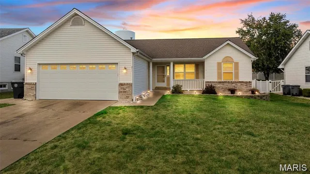 $369,900 | 211 Butternut Stage Drive, St. Peters, MO 63376