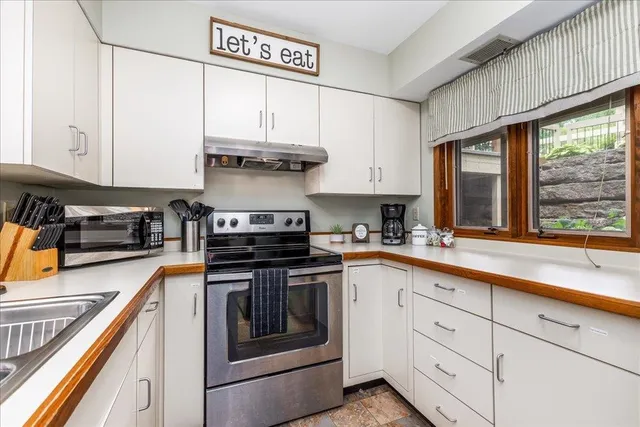 $169,900 | B2 Long Bay Point Drive, Galena, IL 61036