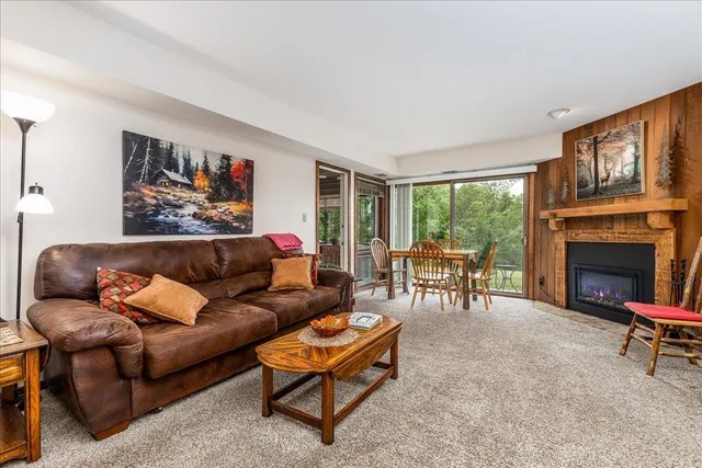 $169,900 | B2 Long Bay Point Drive, Galena, IL 61036