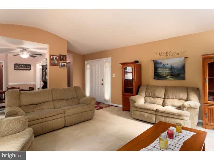 10 Hanover Place Sicklerville, NJ 08081 - Photo 4 of 20 a living room with furniture and a flat screen tv