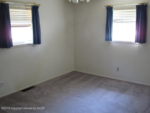 6206 Dreyfuss Road Amarillo, TX 79106 - Photo 14 of 15 an empty room with a window