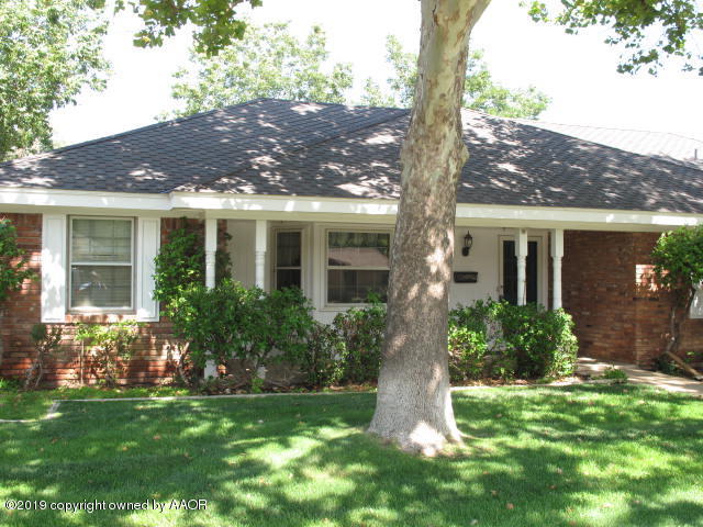 6206 Dreyfuss Road Amarillo, TX 79106 - Photo 2 of 15 a front view of house with yard and green space