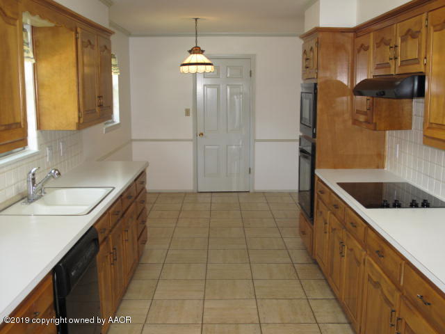 6206 Dreyfuss Road Amarillo, TX 79106 - Photo 6 of 15 a kitchen with a sink and a refrigerator
