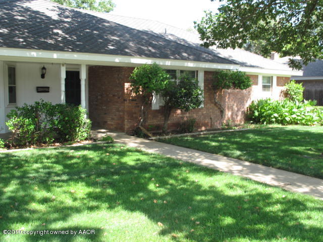 6206 Dreyfuss Road Amarillo, TX 79106 - Photo 7 of 15 a front view of a house with garden