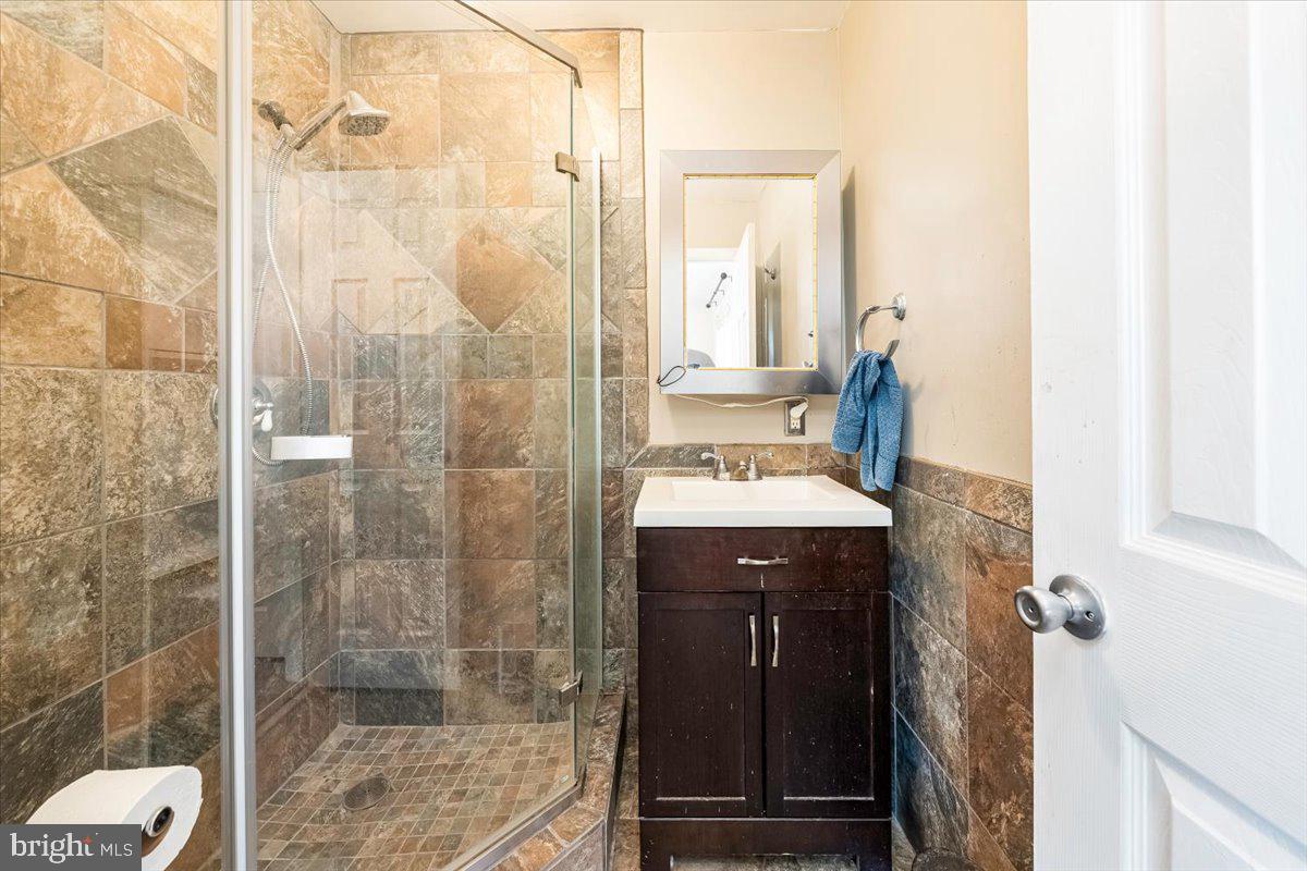 5968 Grove Hill Road Frederick, MD 21703 - Photo 16 of 43 Primary Bath