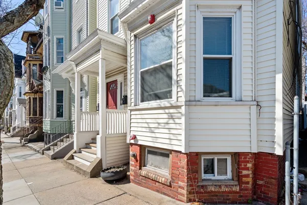 $4,000 | 224 Lexington Street, Unit 2, Boston, MA 02128