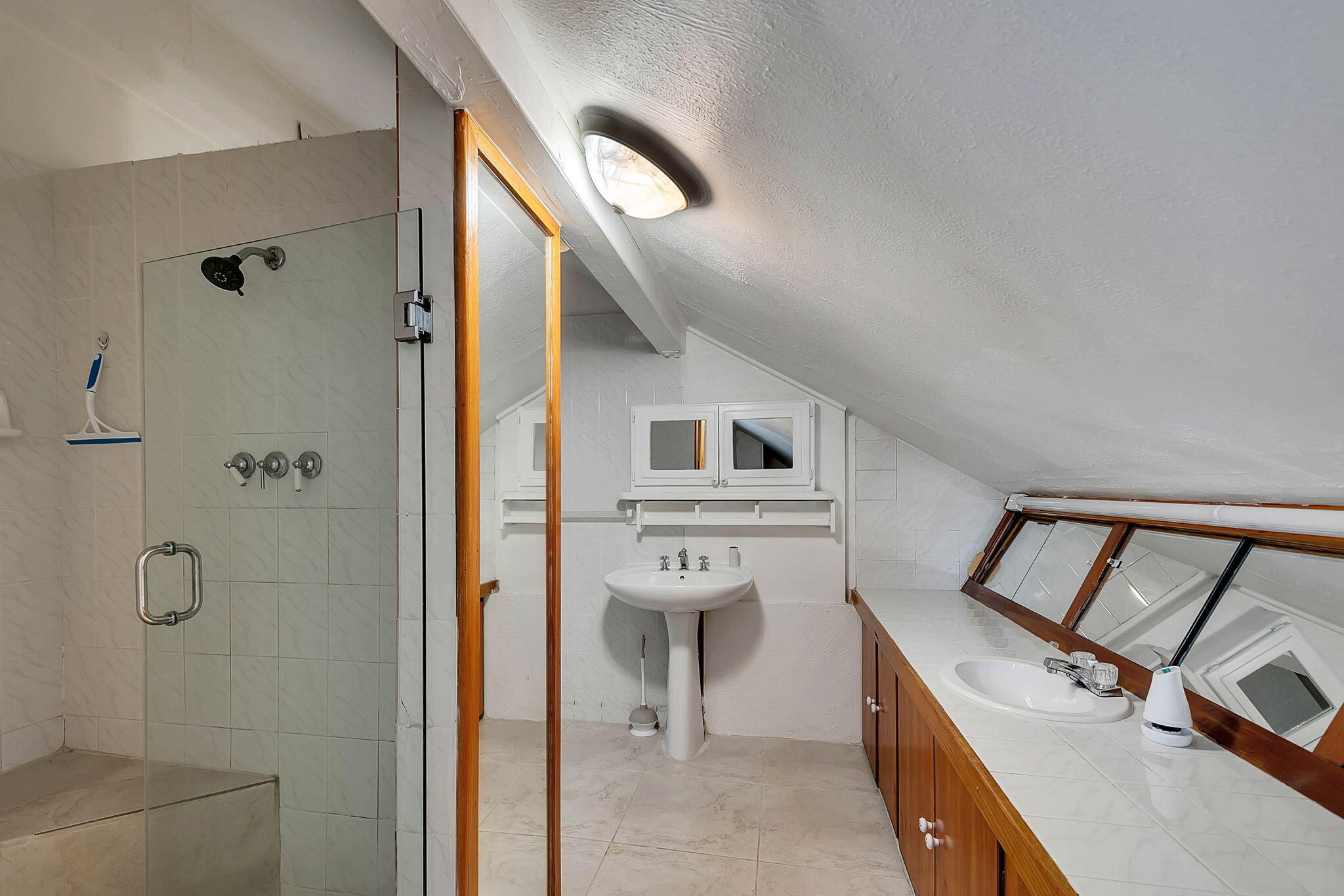 108 Long Ben Drive Key Largo, FL 33037 - Photo 32 of 43 a view of a hallway with workspace