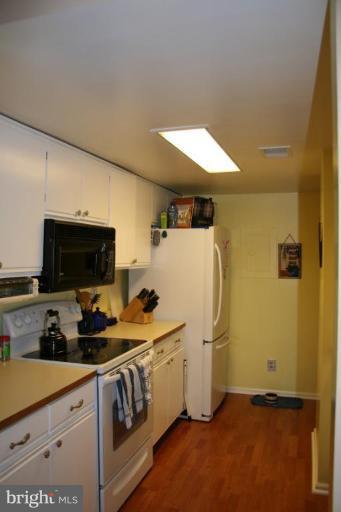 12938 Grays Pointe Road, Unit B Fairfax, VA 22033 - Photo 8 of 14 Kitchen