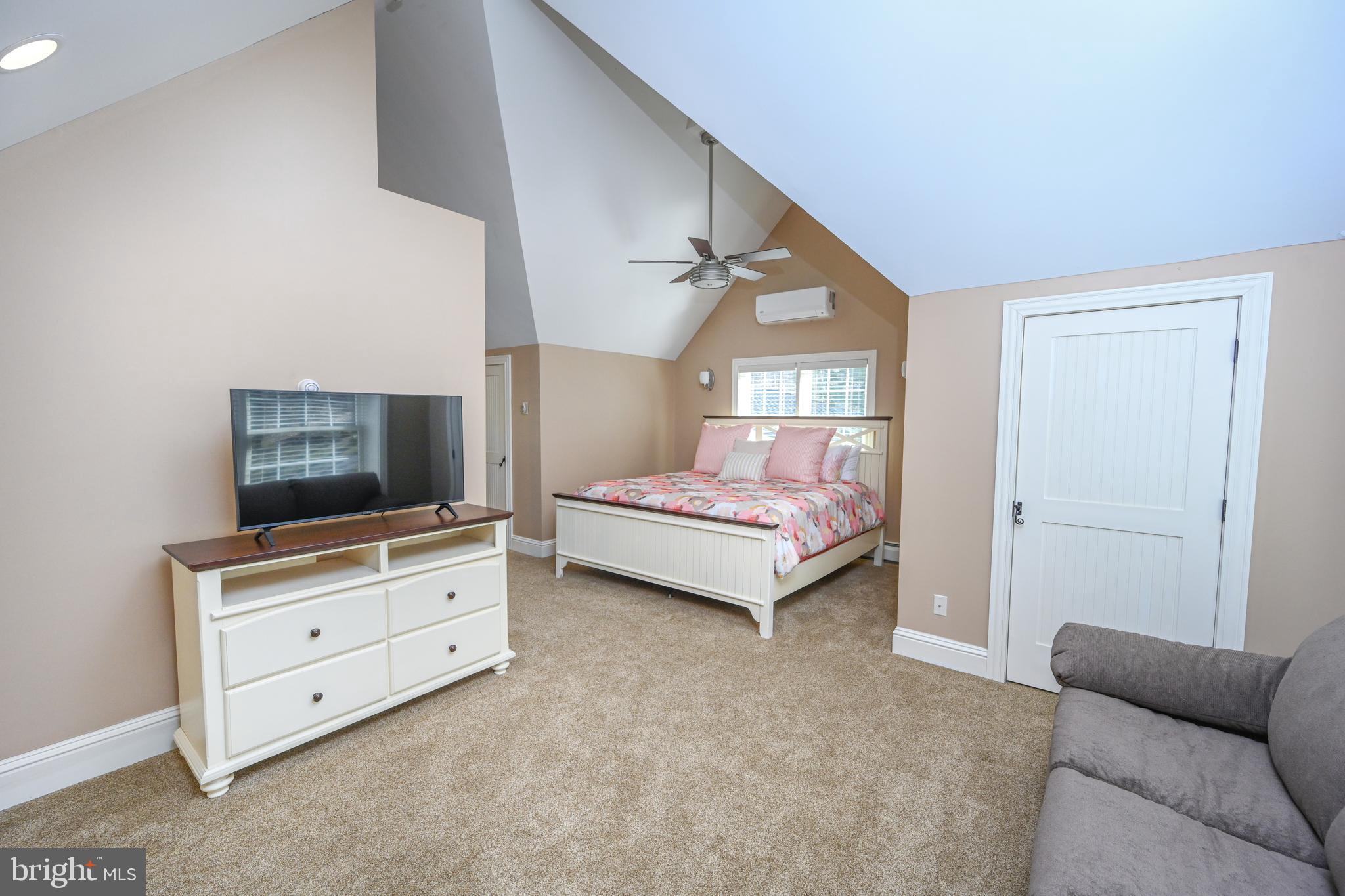 56 Bee Tree Lane Oakland, MD 21550 - Photo 68 of 139 Spacious and private primary suite.