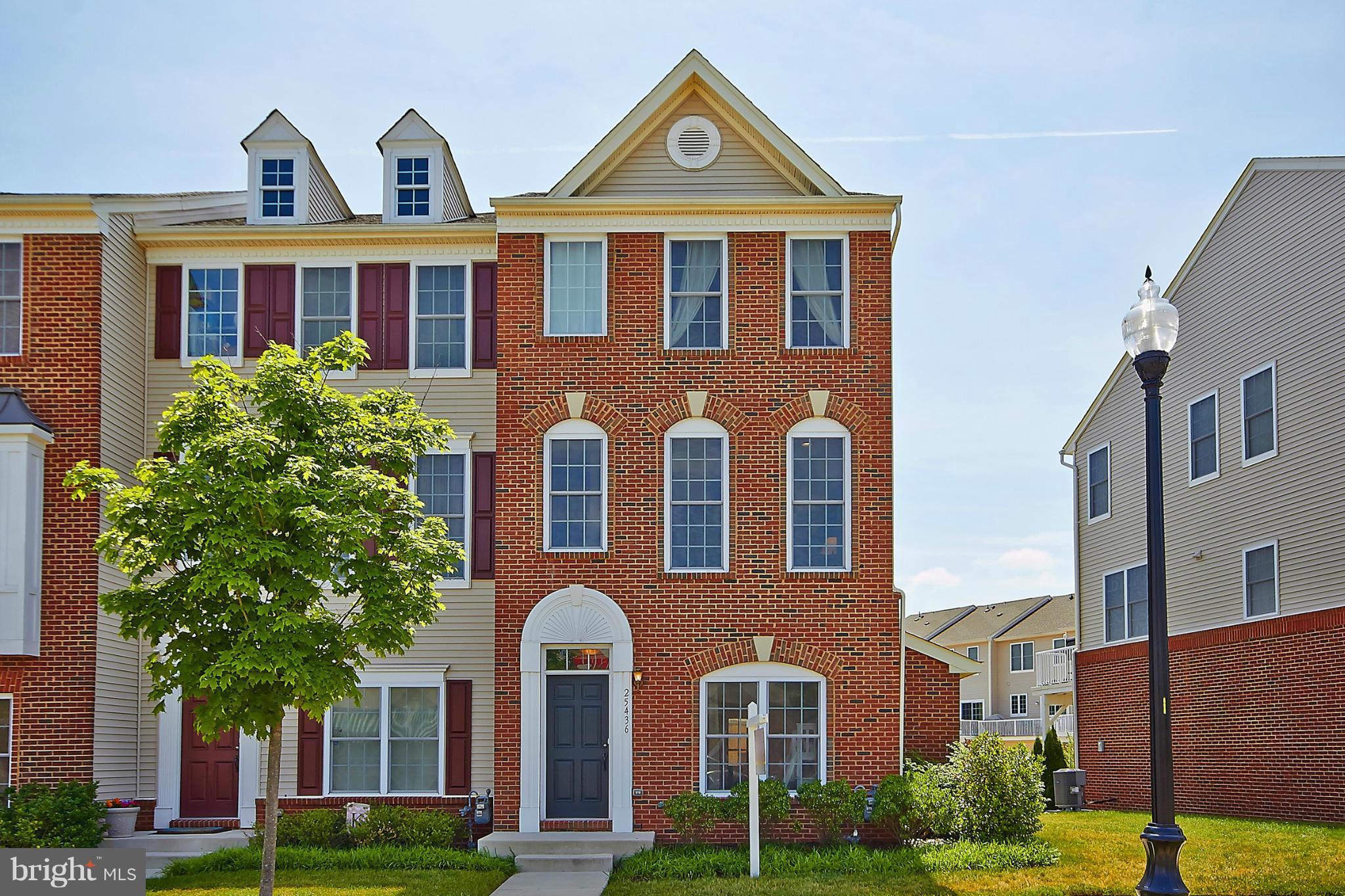 25436 South Riding Boulevard Chantilly, VA 20152 - Photo 2 of 26 Exterior (Front)
