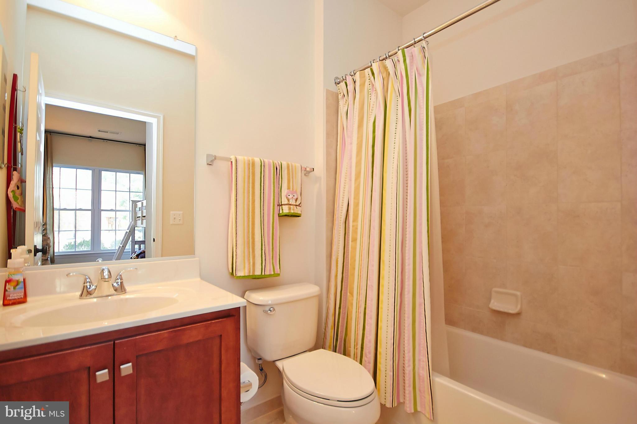 25436 South Riding Boulevard Chantilly, VA 20152 - Photo 23 of 26 Bath