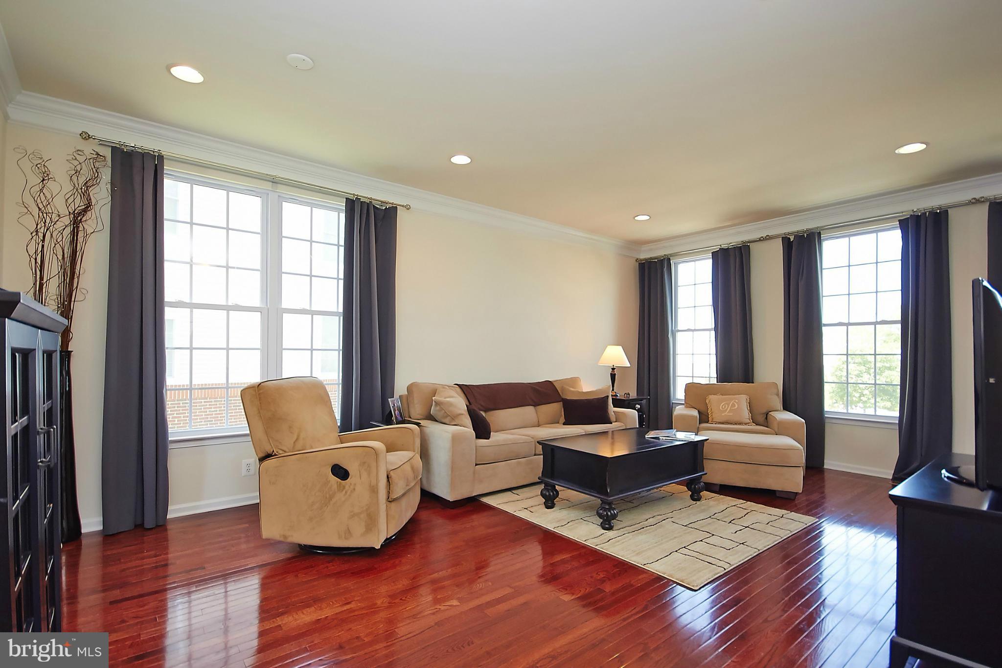 25436 South Riding Boulevard Chantilly, VA 20152 - Photo 4 of 26 Living Room