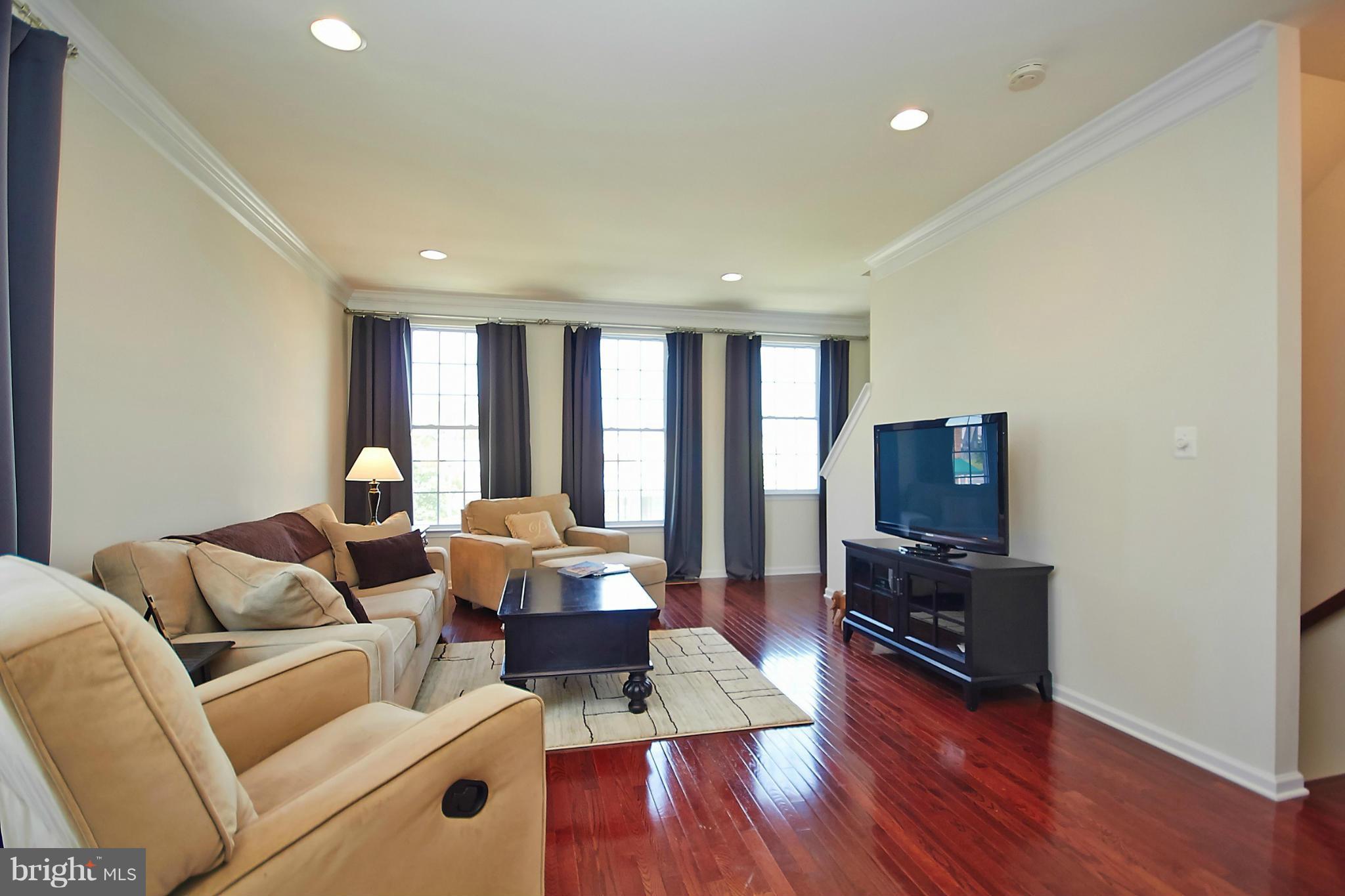 25436 South Riding Boulevard Chantilly, VA 20152 - Photo 5 of 26 Living Room