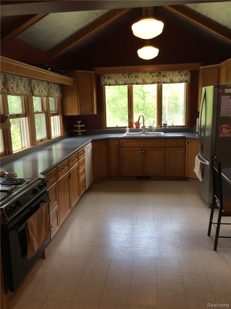 3444 Ray Road Holly, MI 48442 - Photo 14 of 62 beautiful kitchen with so much counter space!