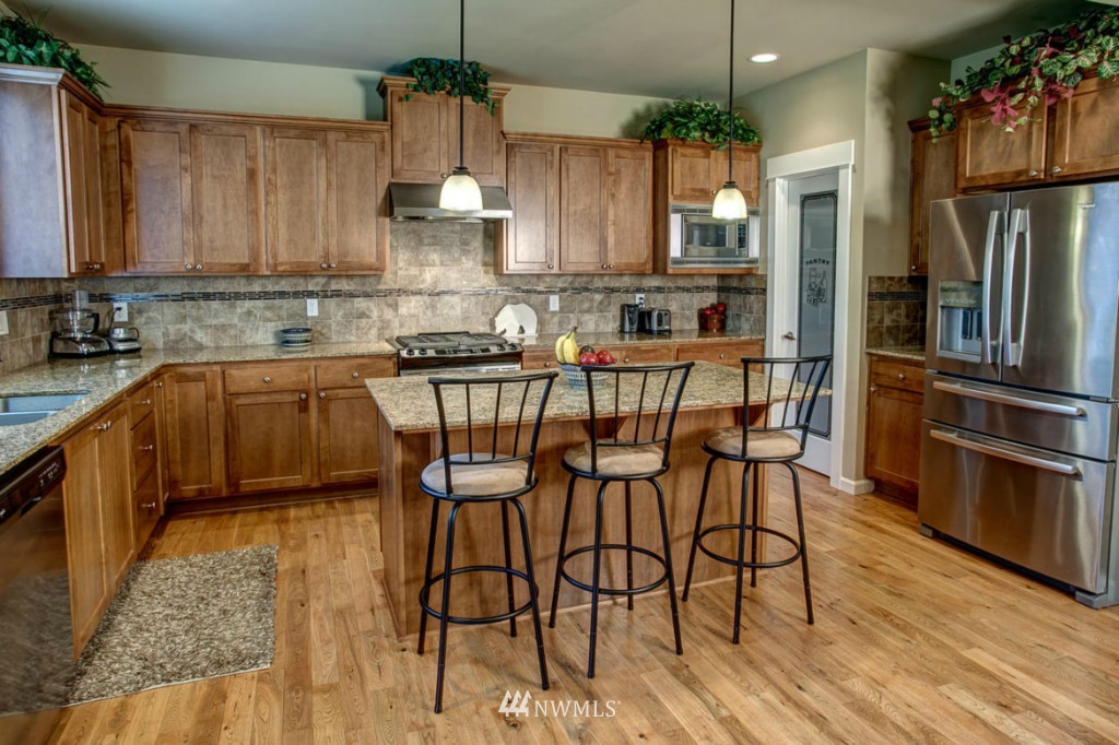 5600 Northeast 5th Circle Renton, WA 98059 - Photo 3 of 22