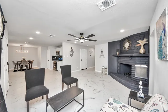 $1,900 | 15123 Kaler Road, Houston, TX 77060