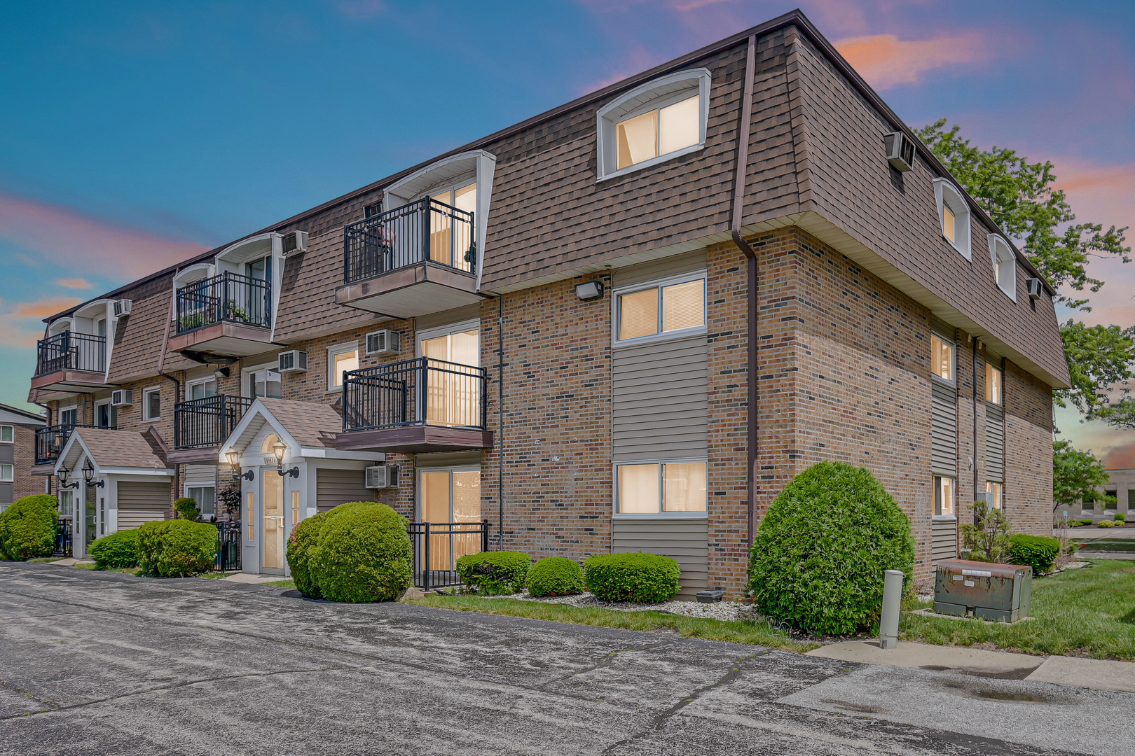 10430 Ridgeland Avenue, Unit 6 Chicago Ridge, IL 60415 - Photo 1 of 21