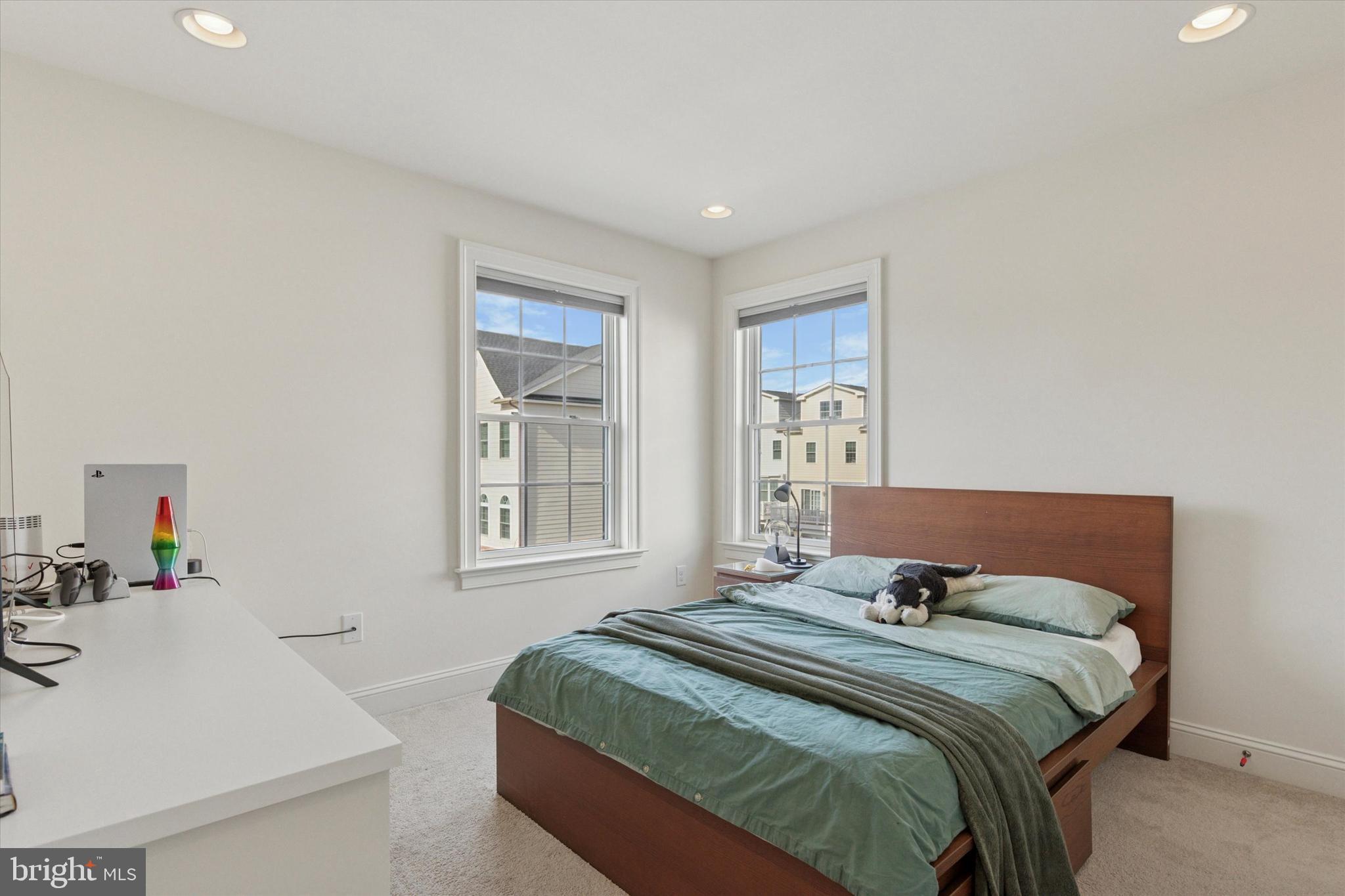 34 Parkview Cir. Wayne, PA 19087 - Photo 23 of 55 a bedroom with a bed and a large window