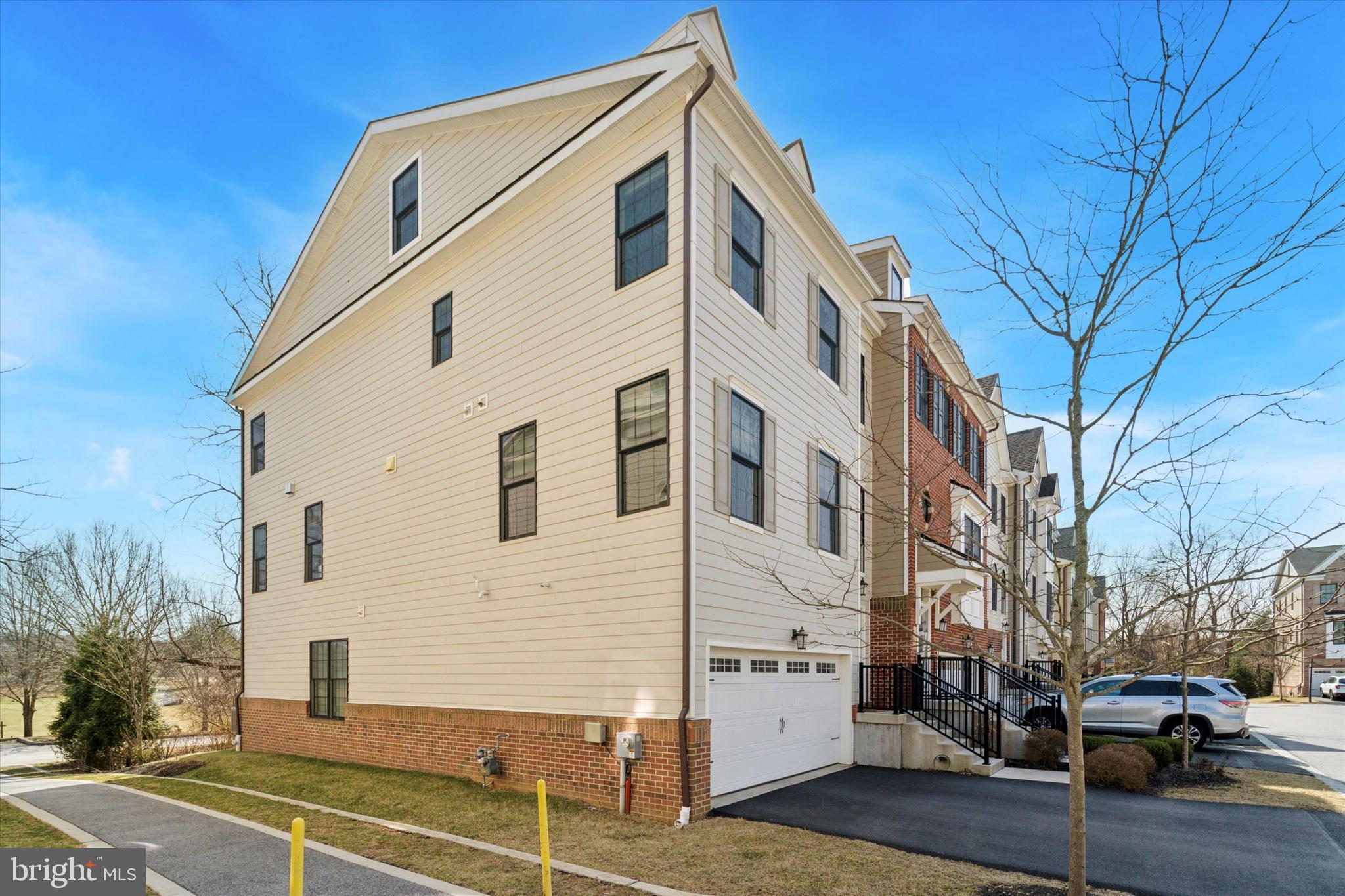 34 Parkview Cir. Wayne, PA 19087 - Photo 36 of 55 a view of a street with buildings