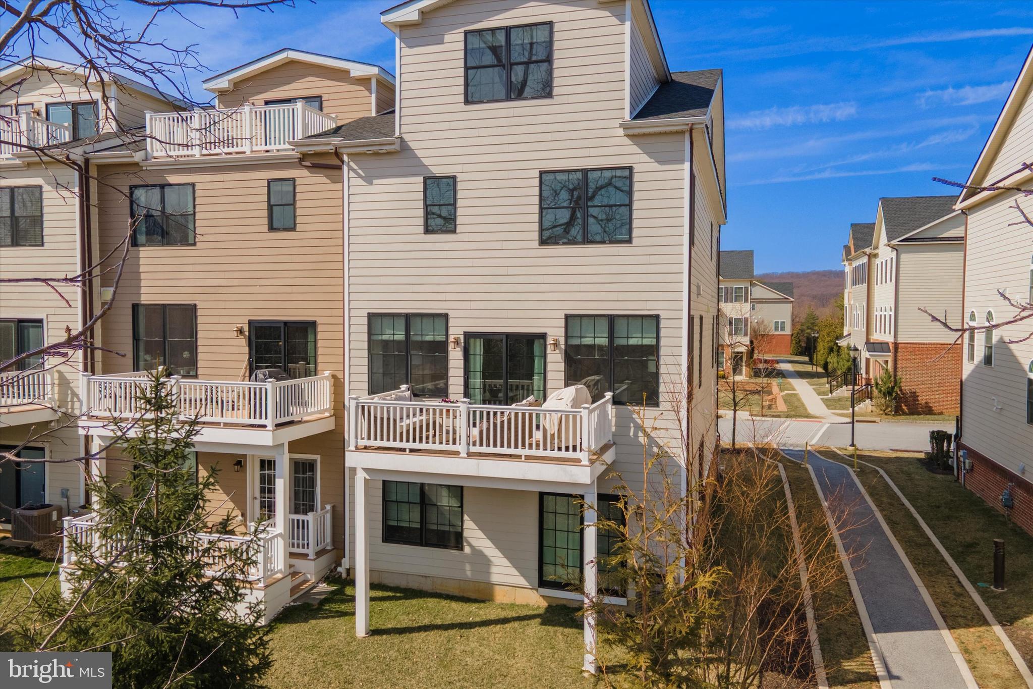 34 Parkview Cir. Wayne, PA 19087 - Photo 54 of 55 a view of a house with backyard porch and sitting area