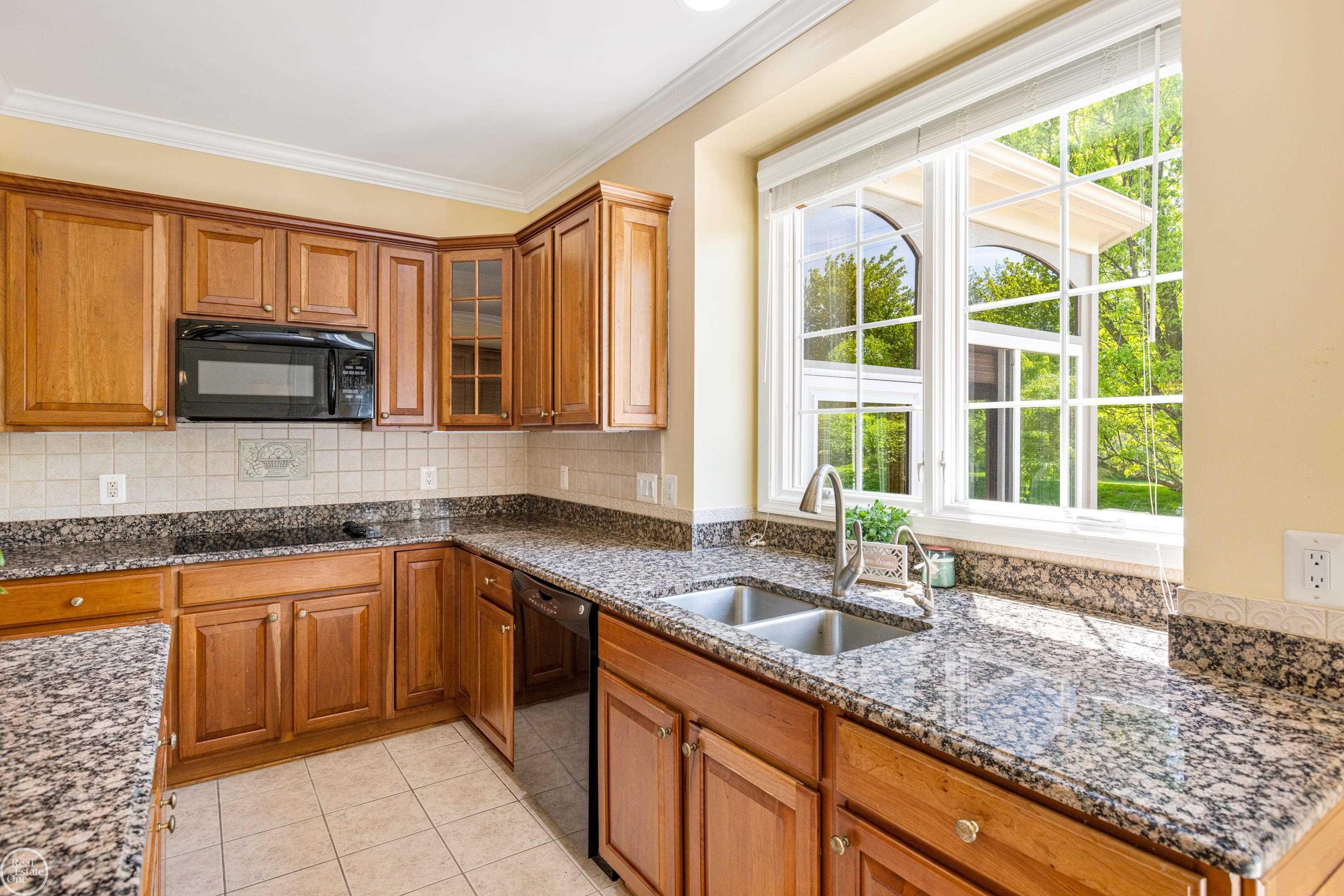 2463 Selkirk Street Rochester, MI 48306 - Photo 29 of 87