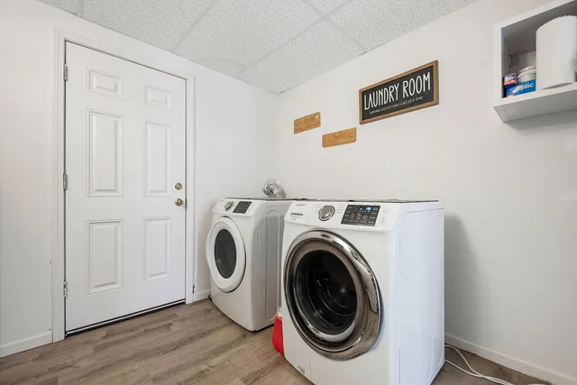 a view of livingroom with washer and dryer