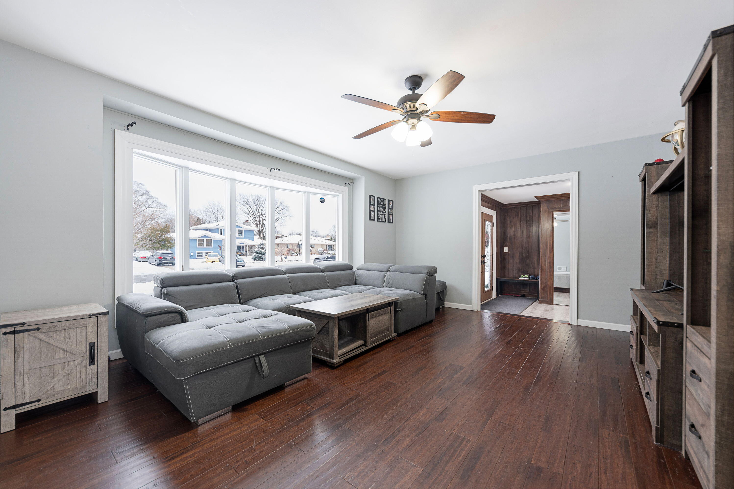 7624 Forest Avenue Munster, IN 46321 - Photo 4 of 23 2996x2000