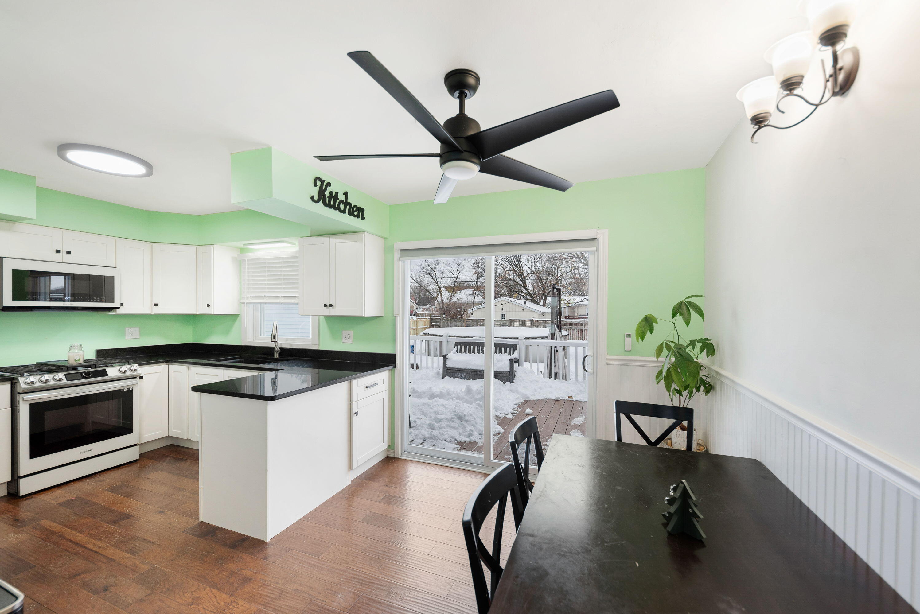 7624 Forest Avenue Munster, IN 46321 - Photo 6 of 23 2996x2000