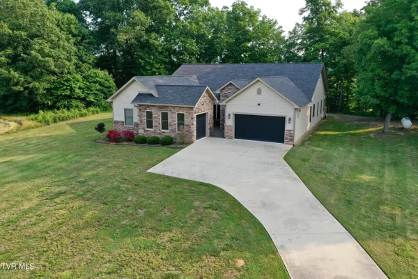 $1,100,000 | 2005 River Mist Circle, New Market, TN 37820