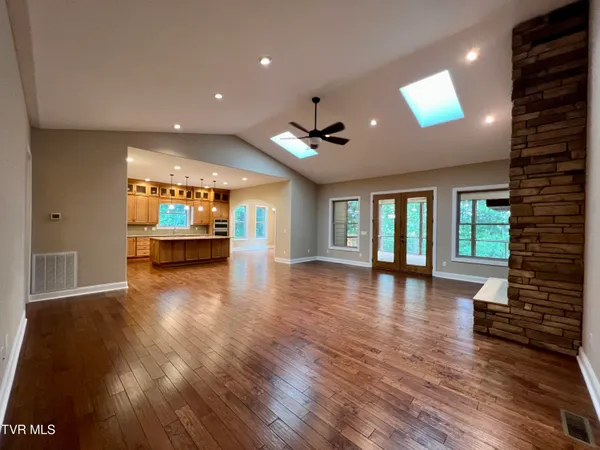 $1,100,000 | 2005 River Mist Circle, New Market, TN 37820