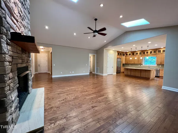 $1,100,000 | 2005 River Mist Circle, New Market, TN 37820