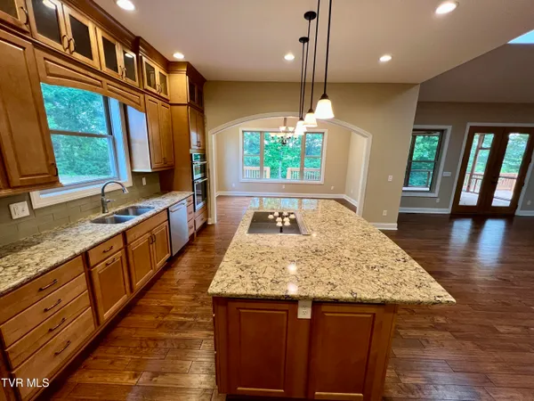 $1,100,000 | 2005 River Mist Circle, New Market, TN 37820