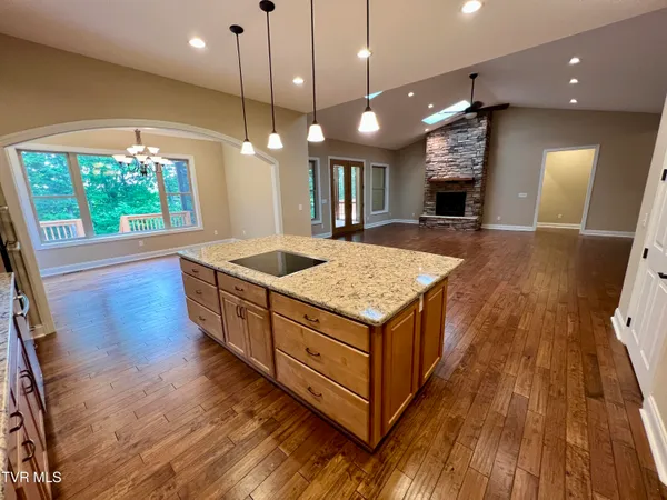 $1,100,000 | 2005 River Mist Circle, New Market, TN 37820