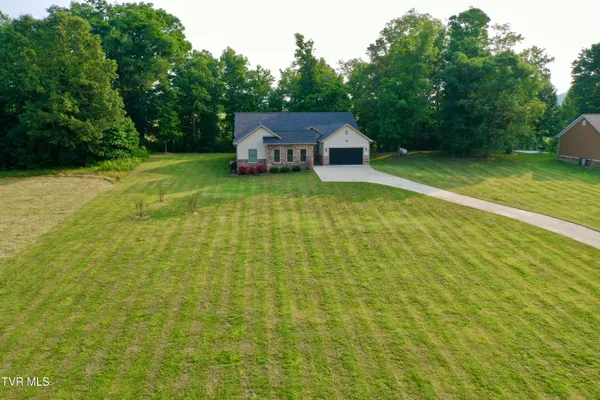 $1,100,000 | 2005 River Mist Circle, New Market, TN 37820