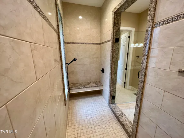 $1,100,000 | 2005 River Mist Circle, New Market, TN 37820