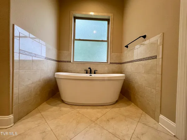 $1,100,000 | 2005 River Mist Circle, New Market, TN 37820